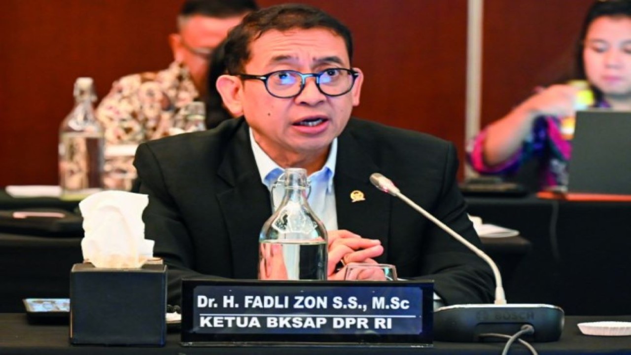 Ketua BKSAP DPR RI Fadli Zon saat memimpin Focus Group Discussion Kinerja Diplomasi Indonesia: Catatan BKSAP dan Paparan Kemlu RI tentang Proyeksi Diplomasi Indonesia Tahun 2024, di Bogor, Jawa Barat, Selasa (16/01/2024). Foto: Nadya/nr