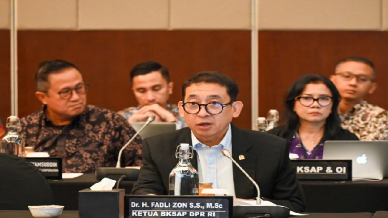 Ketua BKSAP DPR RI Fadli Zon saat memimpin Focus Group Discussion Kinerja Diplomasi Indonesia: Catatan BKSAP dan Paparan Kemlu RI tentang Proyeksi Diplomasi Indonesia Tahun 2024, di Bogor, Jawa Barat, Selasa (16/01/2024). Foto: Nadya/nr