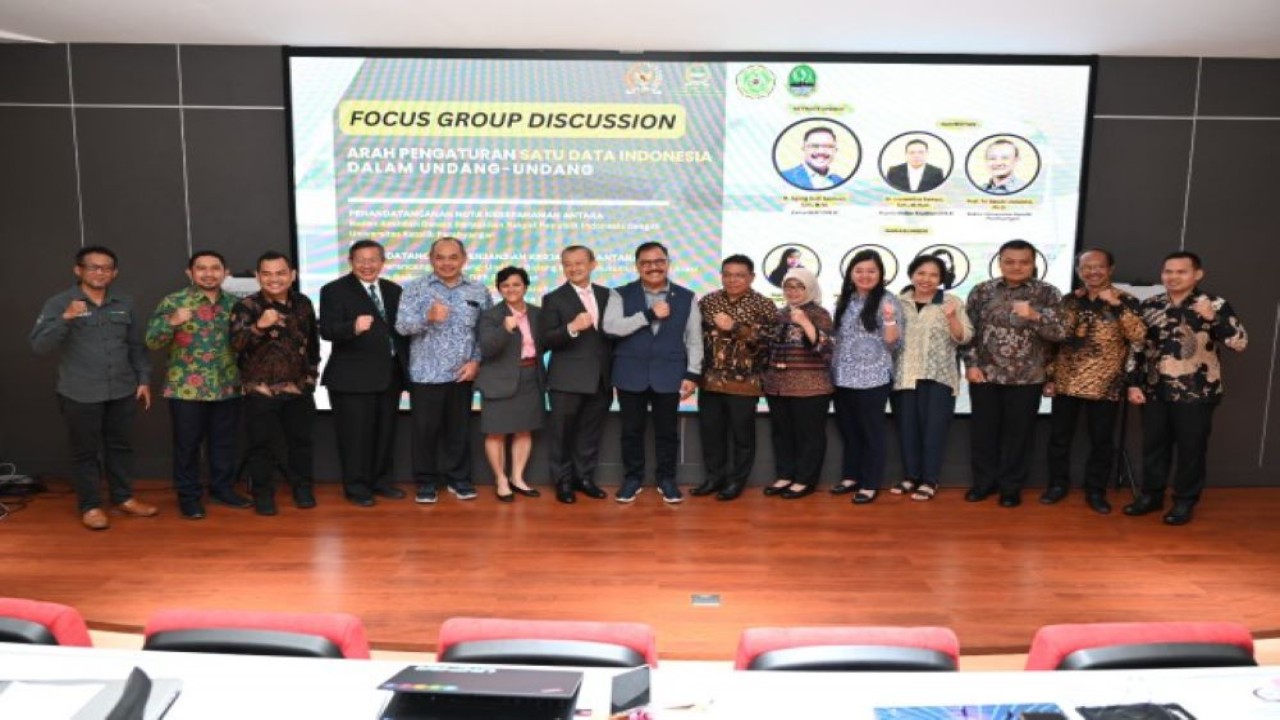 Kepala Badan Keahlian DPR RI Inosentius Samsul usai menandatangani kerja sama (memorandum of understanding) Badan Keahlian (BK) DPR RI dengan Universitas Parahyangan, Bandung, Selasa (9/1/2024). Foto: Hira/nr