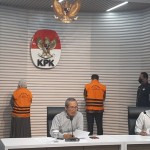 Kedua tersangka kasus korupsi sistem proteksi TKI ditahan KPK, Reyna Usman dan I Nyoman Darmanta-1706188877