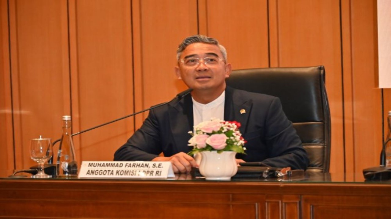 Anggota Komisi I DPR RI Muhammad Farhan saat Focus Group Discussion (FGD) “DPR REWIND 2023”, dengan tema “Menilik Belakang Panggung Perwakilan Rakyat, Membedah Kinerja DPR 2023”, di Gedung Nusantara, Senayan, Jakarta, Kamis (25/1/2024). Foto : Farhan/Man