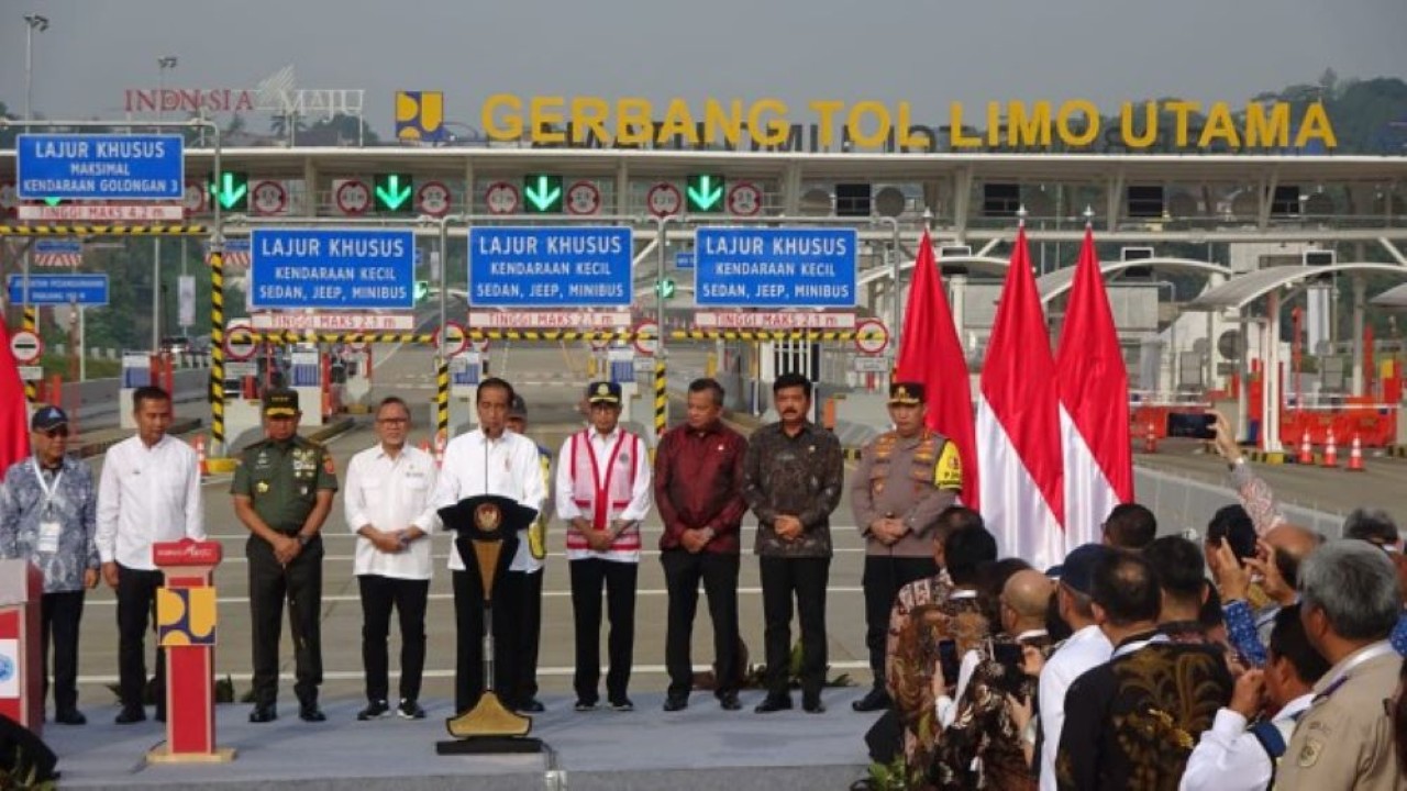 Anggota Komisi V DPR RI Mulyadi saat mendapingi Presiden Republik Indonesia Joko Widodo meresmikan Tol Jalan Tol Serpong-Cinere Seksi 2 Pamulang-Cinere-Raya Bogor pada hari ini, Senin (8/1/2024). Foto: Ist/nr