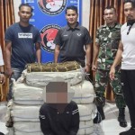 Pelaku penyeludupan ganja bersama barang buktinya di Polres Aceh Timur, Jumat (12/1/2023). ANTARA/HO-Kodim Aceh Timur-1705054247