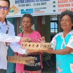 Pemkot Sorong salurkan 200 paket sembako kendalikan inflasi-1704266504