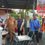 Peninjauan dapur umum untuk penanganan banjir di Kabupaten Landak. (ANTARA/HO-BPBD Kalbar)-1705030179