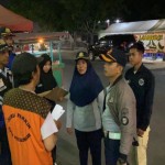 Petugas Dinas Perhubungan Kota Pekalongan sedang melakukan pembinaan pada juru parkir. (ANTARA/HO-Humas Kota Pekalongan)-1705913588