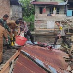 Polisi bantu evakuasi warga Kota Jambi korban banjir-1706525718