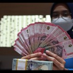 Rupiah menguat seiring investor tunggu data cadangan devisa Indonesia-1704694610