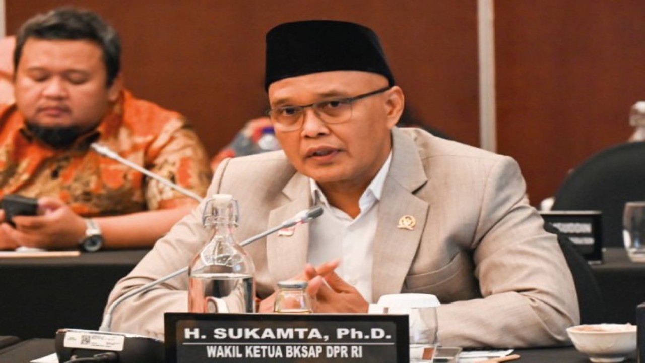 Wakil BKSAP DPR RI Sukamta saat mengikuti Focus Group Discussion Kinerja Diplomasi Indonesia: Catatan BKSAP dan Paparan Kemlu RI tentang Proyeksi Diplomasi Indonesia Tahun 2024, di Bogor, Jawa Barat, Selasa (16/01/2024). Foto: Nadya/nr