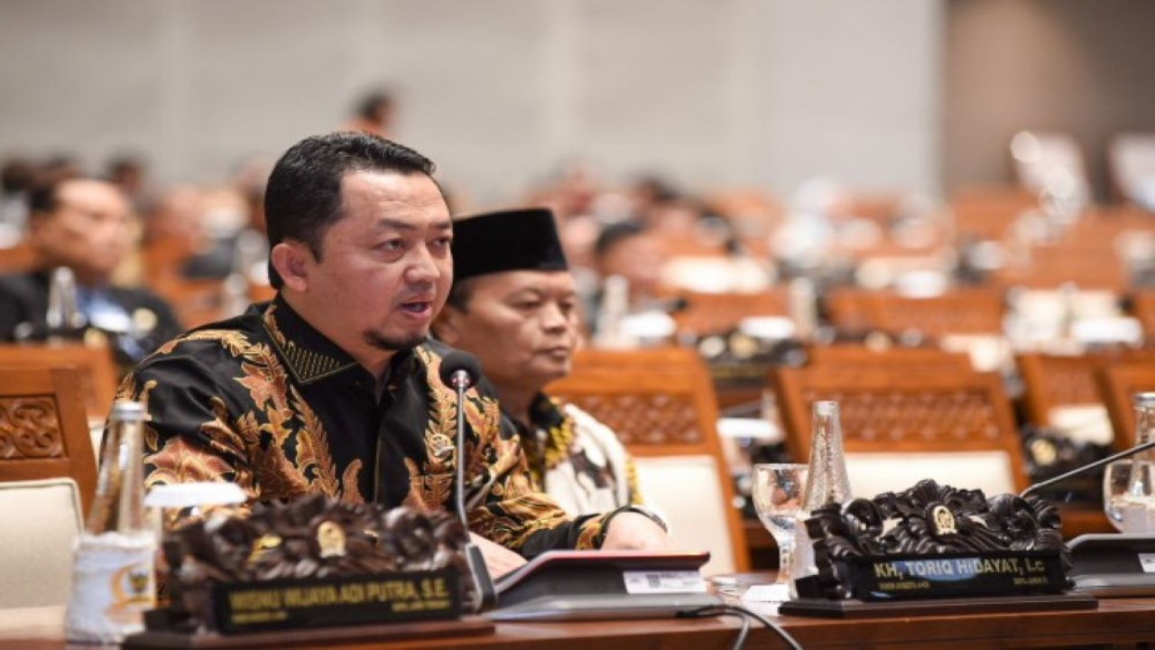 Ketua Grup Kerja Sama Bilateral (GKSB) Palestina DPR RI, Syahrul Aidi Maazat saat interupsi pada sidang Paripurna  DPR RI Ke-11 Masa Persidangan III Tahun Sidang 2023-2024, di ruang Paripurna DPR RI, Selasa (16/1/2023). Foto: Geraldi/nr