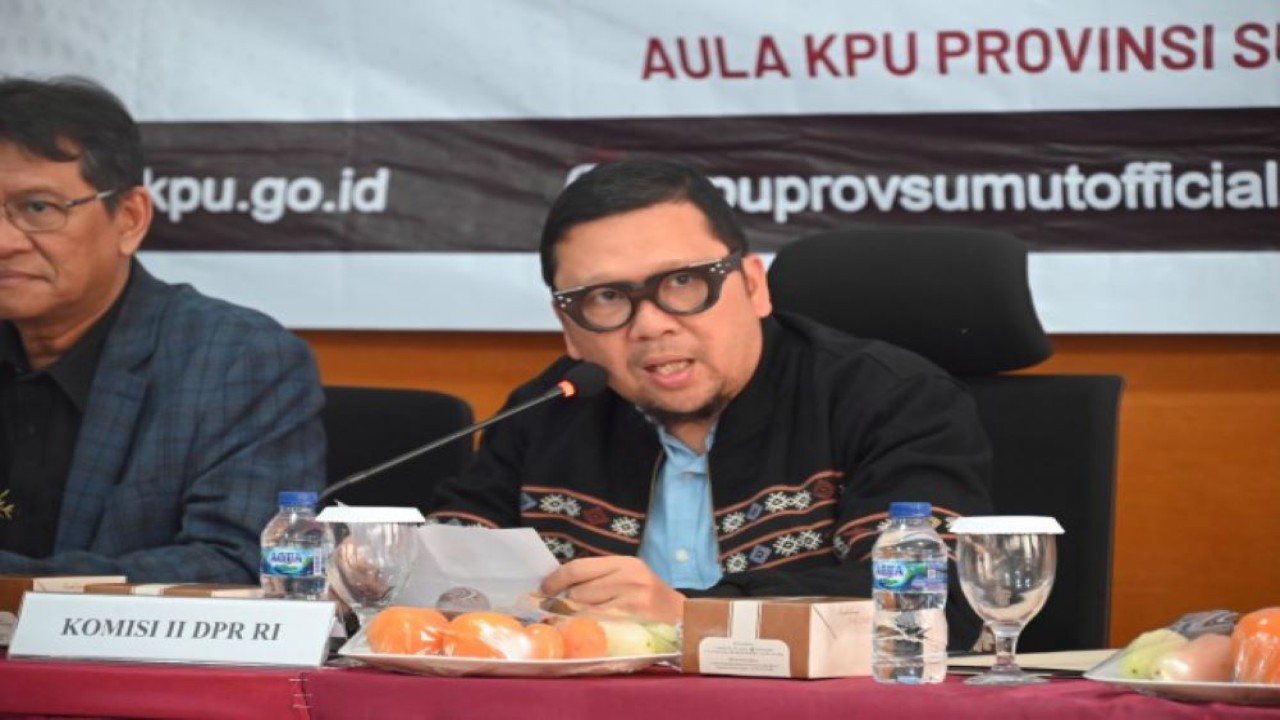 Ketua Komisi II DPR RI Ahmad Doli Kurnia Tandjung saat memimpin pertemuan Kunjungan Kerja Komisi II DPR RI ke Kabupaten Karo, Provinsi Sumatera Utara, Rabu (7/2/2024). Foto: Saum/nr