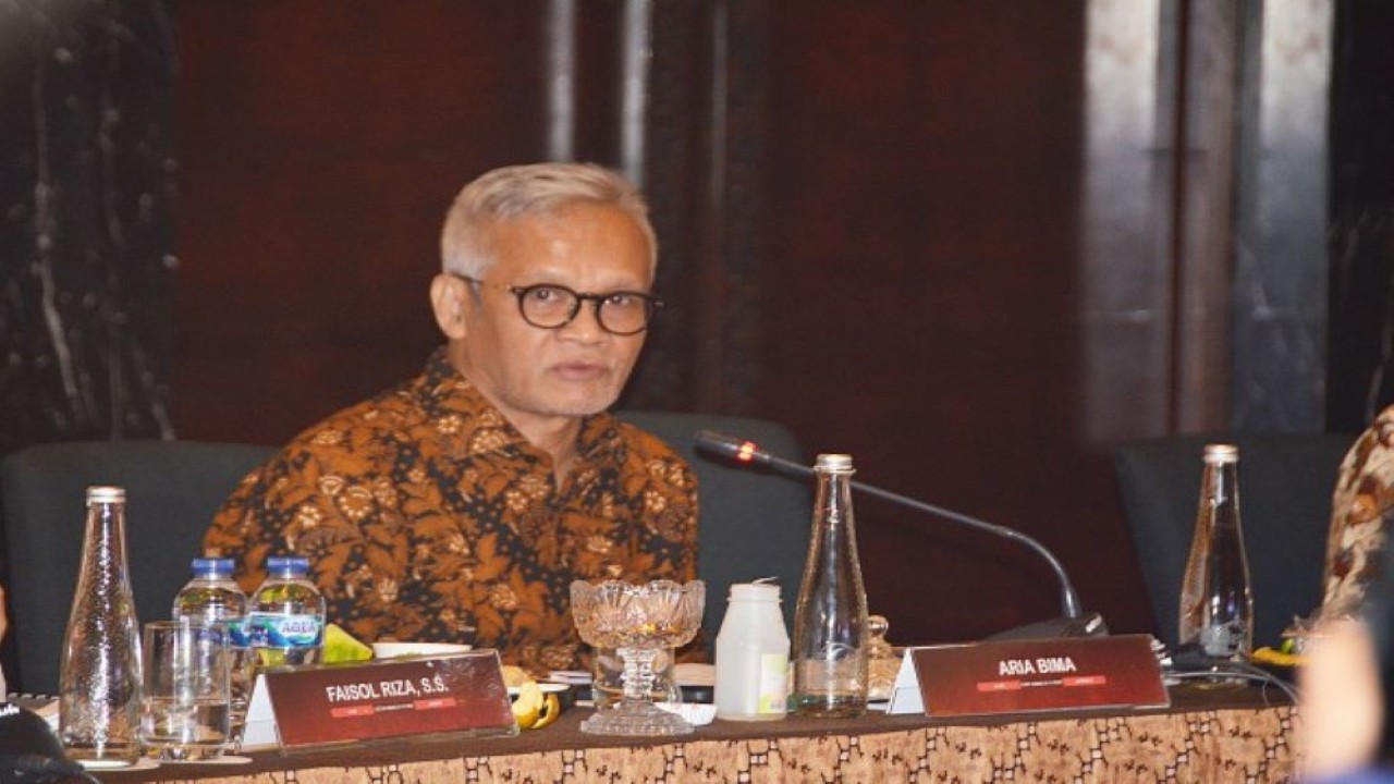 Wakil Ketua Komisi VI DPR RI Aria Bima saat memimpin pertemuan Tim Komisi VI dengan segenap stakeholder BUMN di Provinsi Daerah Istimewa Yogyakarta, Selasa (20/2/2024). Puntho/Man