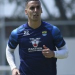 Bek Persib Bandung Alberto Rodriguez-1708089376