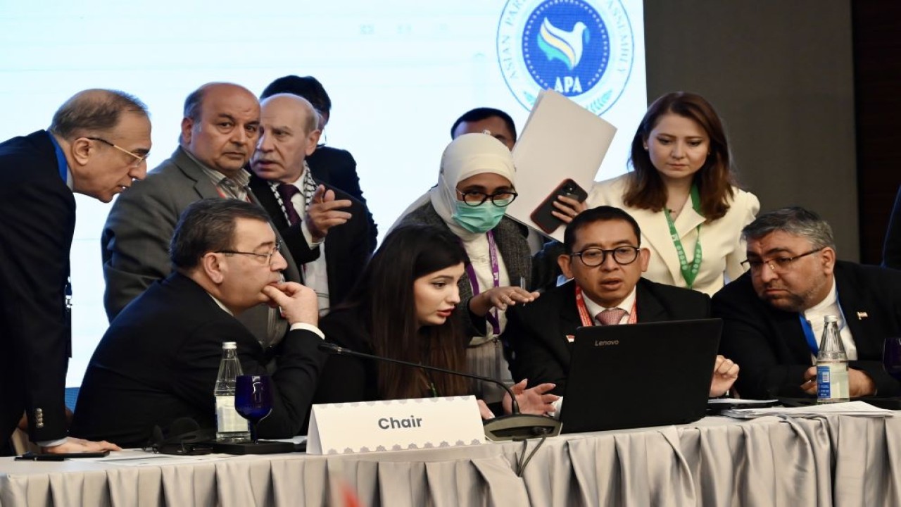 Ketua BKSAP Fadli Zon di dalam pertemuan khusus Parlemen Antar-Negara Asia yang tergabung dalam Asian Parliamentary Assembly (APA) di Baku, Azerbaijan, Jumat (23/2/2024). Foto : Bianca/Man