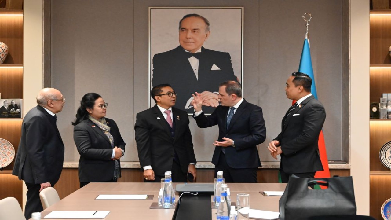 Ketua Badan Kerja Sama Antar Parlemen (BKSAP) DPR RI Fadli Zon di Gedung Kementerian Luar Negeri Azerbaijan, Jumat (23/2/2024) di sela kegiatan 'The 14th Plenary Session of Asian Parliamentary Assembly' atau Rapat Pleno ke-14 APA yang bertempat di Baku, Azerbaijan. Foto : Bianca/Man