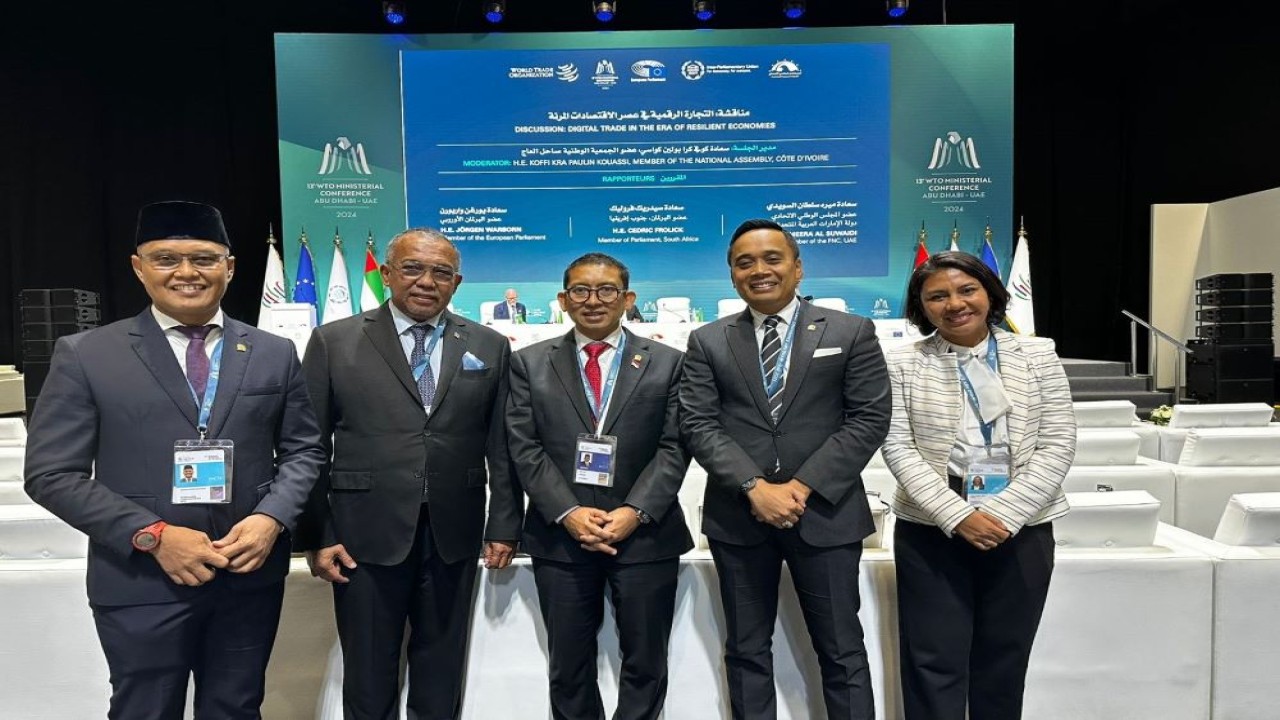 Ketua BKSAP DPR RI Fadli Zon dalam foto bersama di sela-sela Konferensi Parlemen di WTO (PC WTO) di Abu Dhabi, Uni Emirat Arab, Minggu (25/2/2024). Foto: Ist/nr