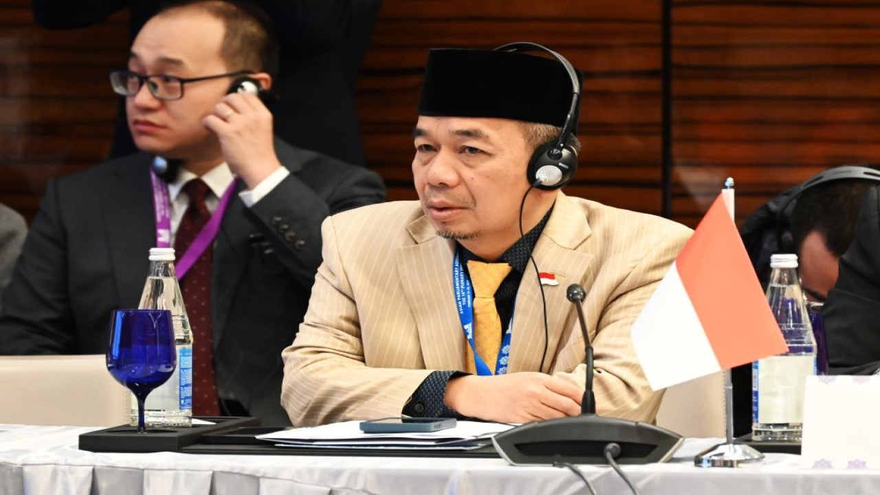 Anggota Badan Kerja Sama Antar-Parlemen (BKSAP) DPR RI Jazuli Juwaini dalam Standing Committee on Political Affairs di Sidang Pleno APA ke-14 di Baku, Azerbaijan, Jumat (24/2/2023). Foto : Bianca/Man