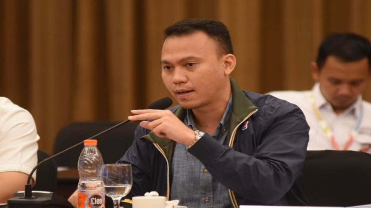 Anggota Komisi VI DPR RI Muhammad Husein Fadlulloh disela-sela agenda kunjungan kerja Komisi VI DPR RI ke Cirebon, Jawa Barat, Senin (19/2/2024). Foto : Devi/Man