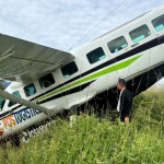 Pesawat Smart Air tergelincir saat mendarat di Bandara Aminggaru-1707132808