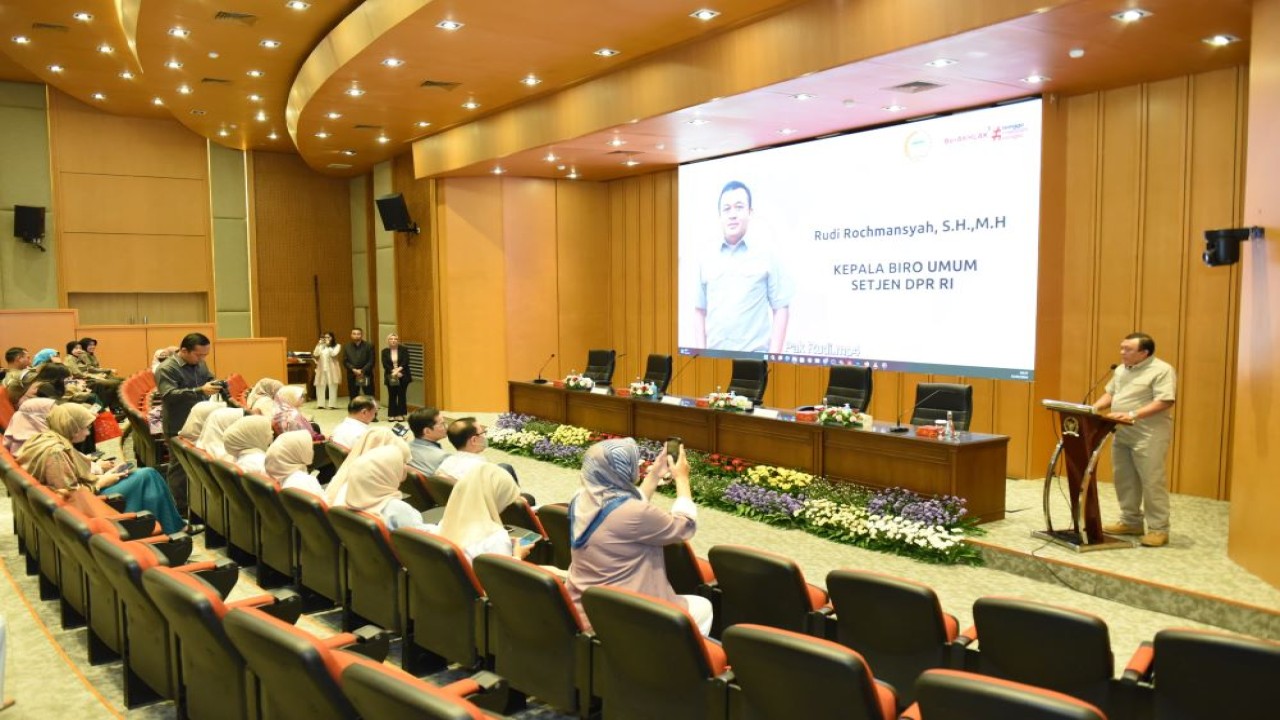 Kepala Biro Umum Sekretariat Jenderal (Setjen) DPR RI Rudi Rochmansyah saat membuka Seminar tersebut di ruang Abdul Muis, Senayan, Jakarta, Selasa (21/2/2024). Foto : Jaka/Man