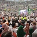 Suasana di dalam stadion JIS-1707525456