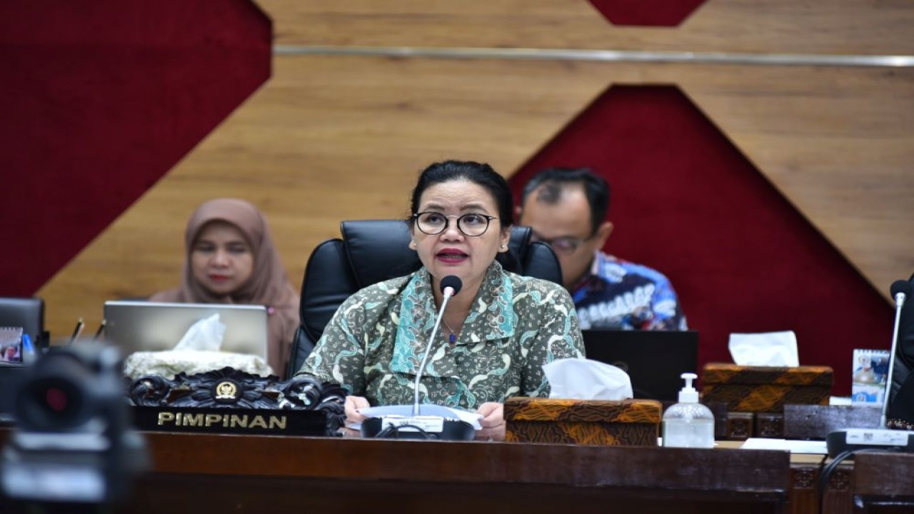 Wakil Ketua Komisi X DPR Agustina Wilujeng Pramestuti saat Rapat Dengar Pendapat Umum Panja RUU Kepariwisataan Komisi X DPR dengan Ditjen Kebudayaan Kementerian Pendidikan, Budaya, Riset, dan Teknologi (Kemendikbudristek) di Gedung Nusantara I, Senayan, Jakarta, Rabu (13/3/2024). Foto : Eno/Andri