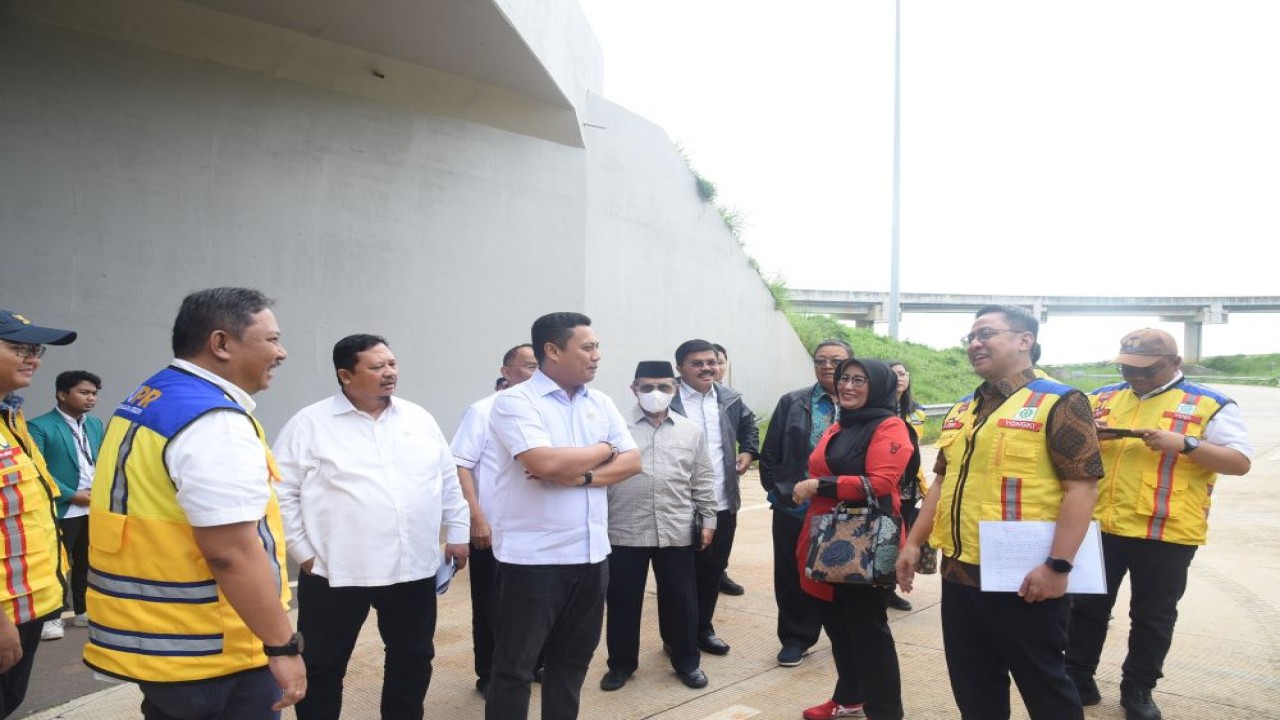 Wakil ketua komisi V DPR RI Andi Iwan Darnawan Arash (AIA) saat memimpin tim kunjungan kerja spesifik komisi V DPR ke Purwakarta, Jumat (15/3/2024). Foto : Arief/Andri