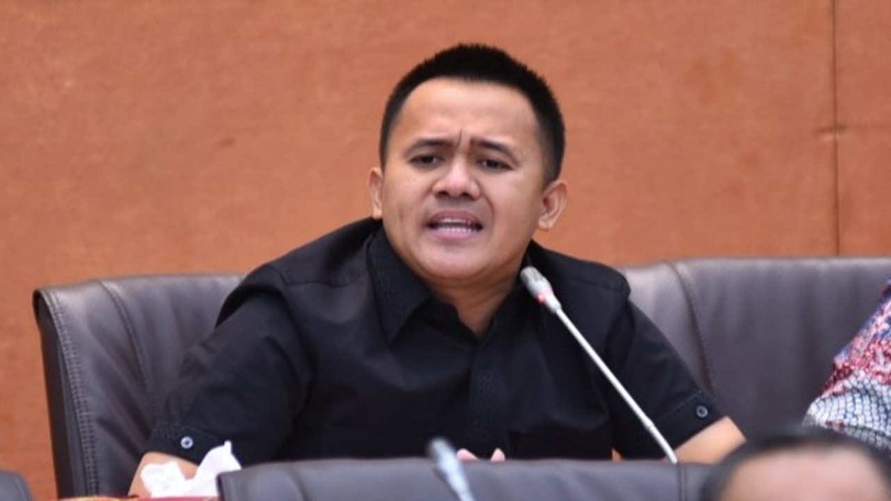 Anggota Komisi VI DPR RI Mufti Anam saat mengikuti rapat Komisi VI DPR RI dengan Menteri BUMN Erick Thohir dalam Rapat Kerja di Gedung Nusantara I, DPR RI, Senayan, Jakarta, Selasa (19/3/2024). Foto: Kresno/nr