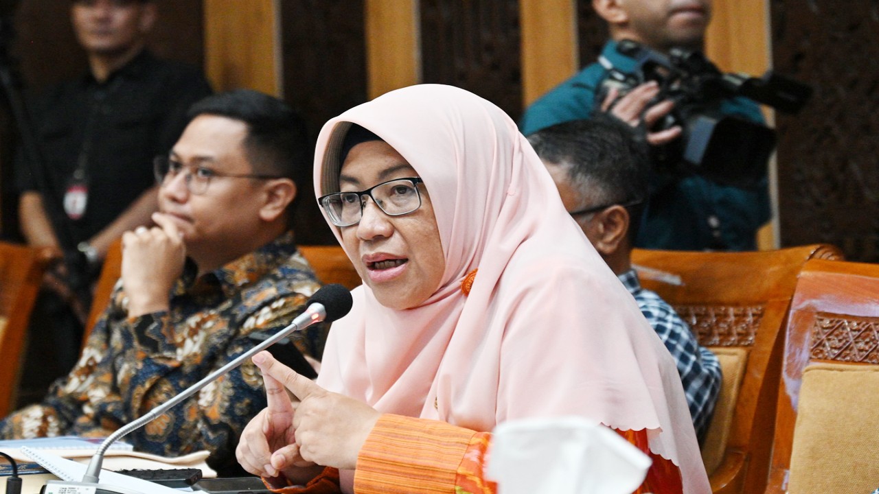 Anggota Komisi X DPR RI Ledia Hanifa Amaliah saat mengikuti Rapat Kerja Komisi X DPR RI dengan Menteri Pemuda dan Olahraga RI Dito Ariotedjo di Gedung Nusantara I, Senayan, Jakarta, Selasa (19/3/2024). Foto: Farhan/nr