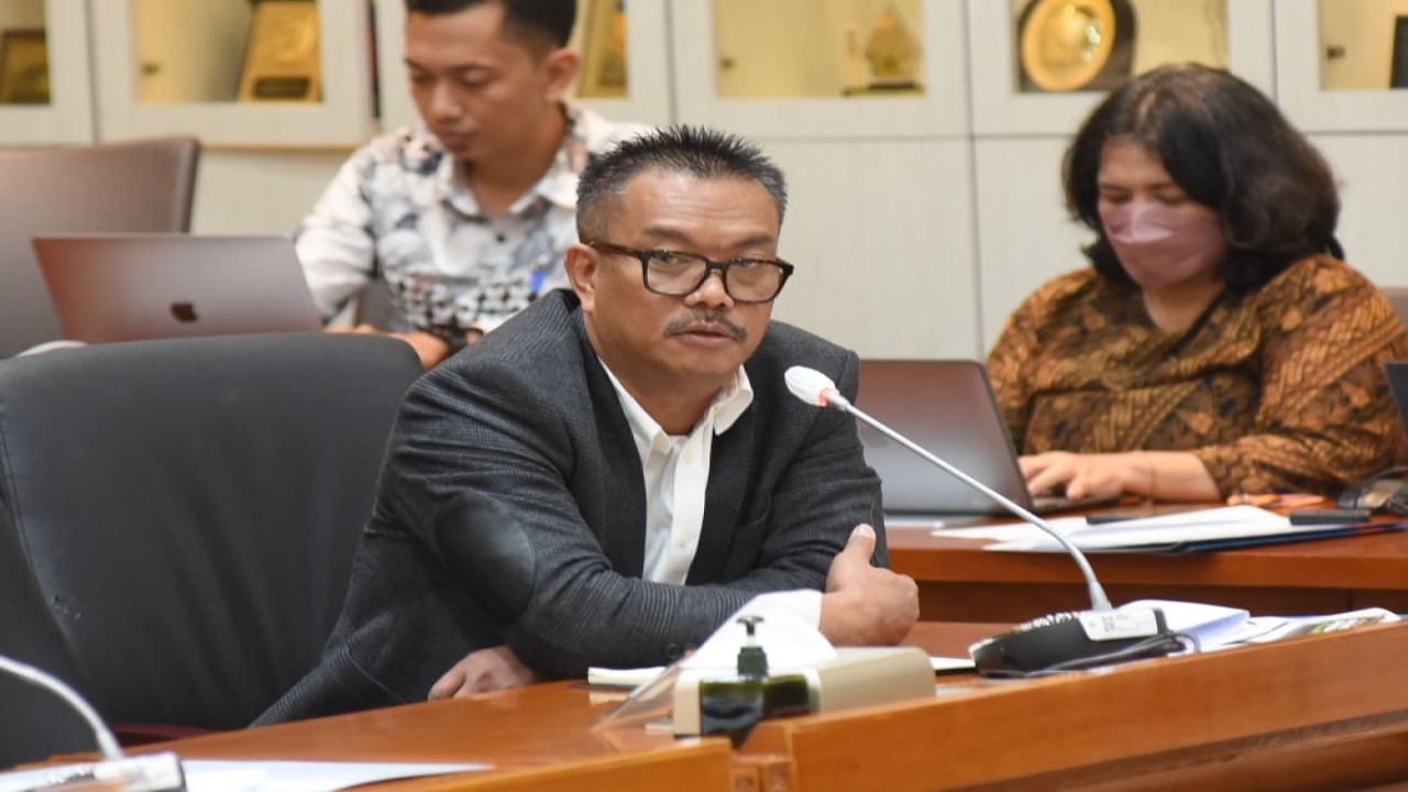Anggota Komisi IX DPR RI Edy Wuryanto saat mengikuti Rapat Kerja dengan Kemenaker di Gedung Nusantara I, DPR RI, Senayan, Jakarta, Selasa (26/3/2024). Foto: Arief/nr