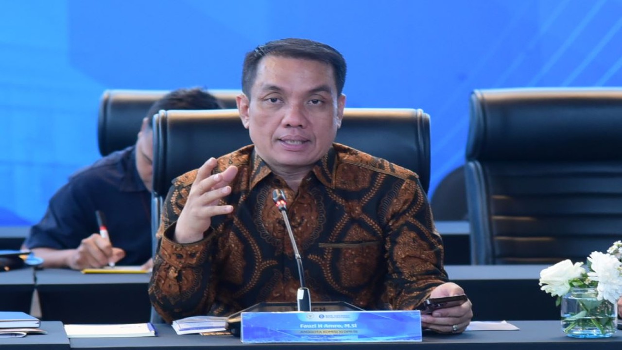 Anggota Komisi XI DPR RI Fauzi Amro saat mengikuti pertemuan Tim Kunjungan Kerja Spesifik Komisi XI DPR RI dengan Deputi Gubernur BI dan jajarannya di Kota Tangerang, Banten, Kamis (14/3/2024). Foto: Oji/nr