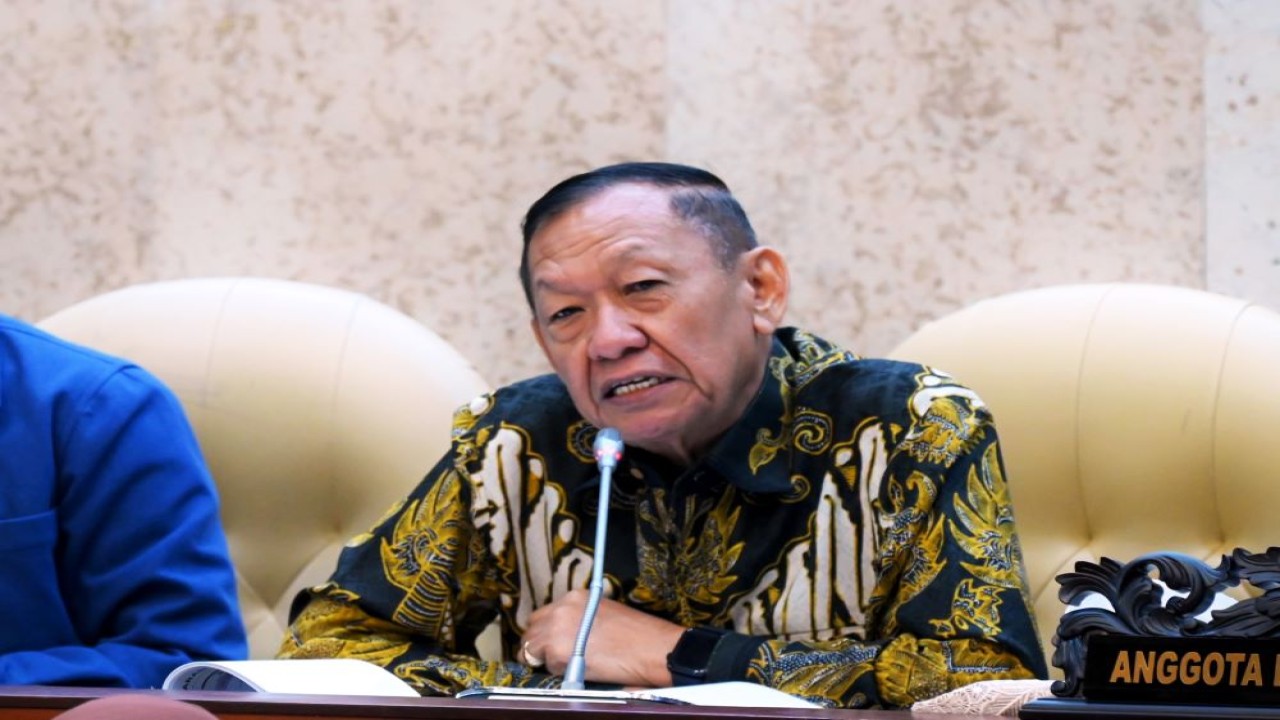 Anggota Komisi V DPR RI Hamka B Kady saat Rapat Dengar Pendapat (RDP) Komisi V bersama Kepala Basarnas dan Kepala BMKG di Senayan, Jakarta, Rabu (14/3/2024). Foto : Tari/Andri