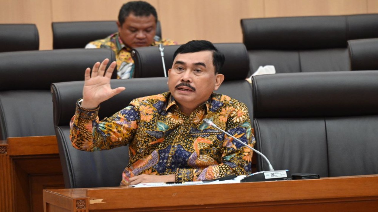 Anggota Komisi VII DPR RI Hendrik Sitompul saat mengikuti RDP Komisi VII DPR dengan SKK Migas di Ruang rapat komisi VII DPR RI, Senayan Jakarta, Rabu (13/3/2024). Foto: Farhan/nr