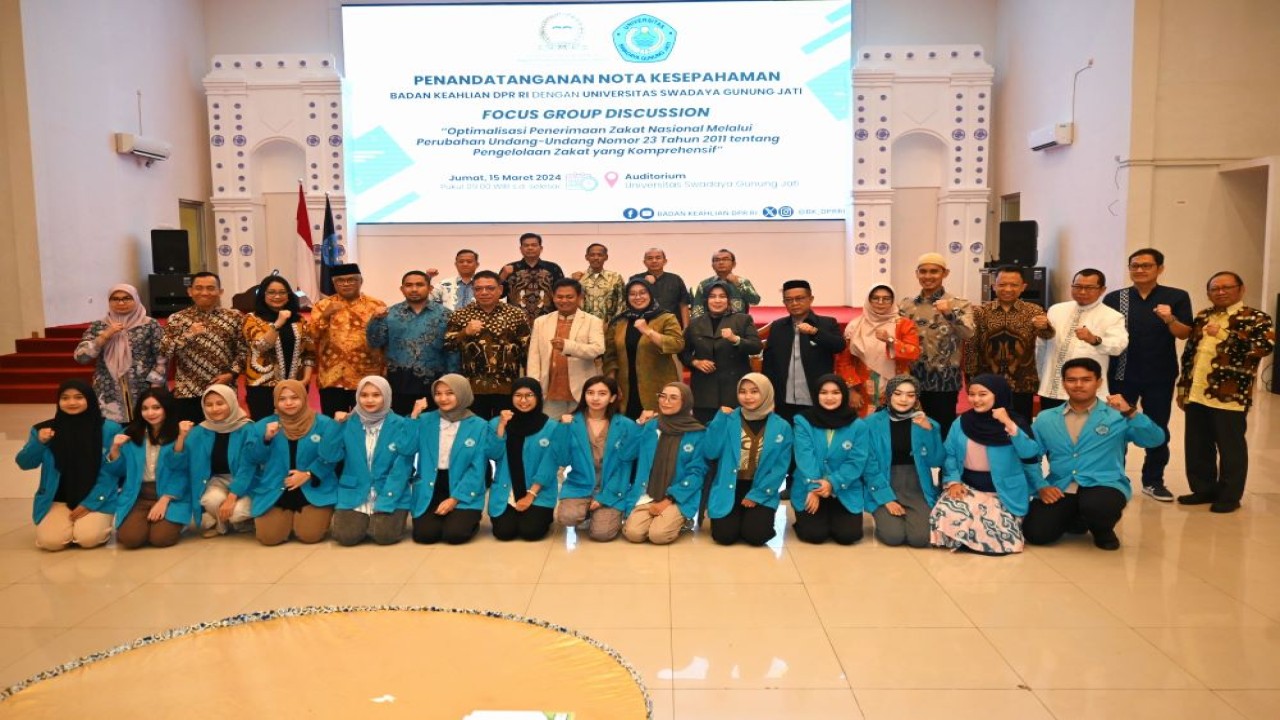 Kepala BK Setjen DPR RI Inosentius Samsul saat mengikuti FGD serta melakukan kerja sama dengan Universitas Swadaya Gunung Jati (UGJ) di Cirebon, Jumat (15/3/2024). Foto: Prima/nr