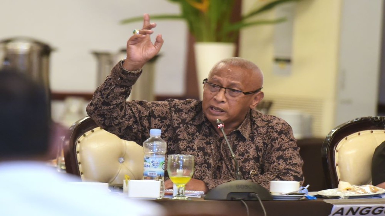 Anggota Komisi III DPR RI Jacki Uly saat mengikuti pertemuan Kunjungan Kerja Reses Komisi III DPR RI dengan Kapolda Banten, Kakanwil Kumham, Kejaksaan Tinggi dan BNN Provinsi Banten, di Tangerang, Banten, Senin (04/03/2024). Foto : Andri