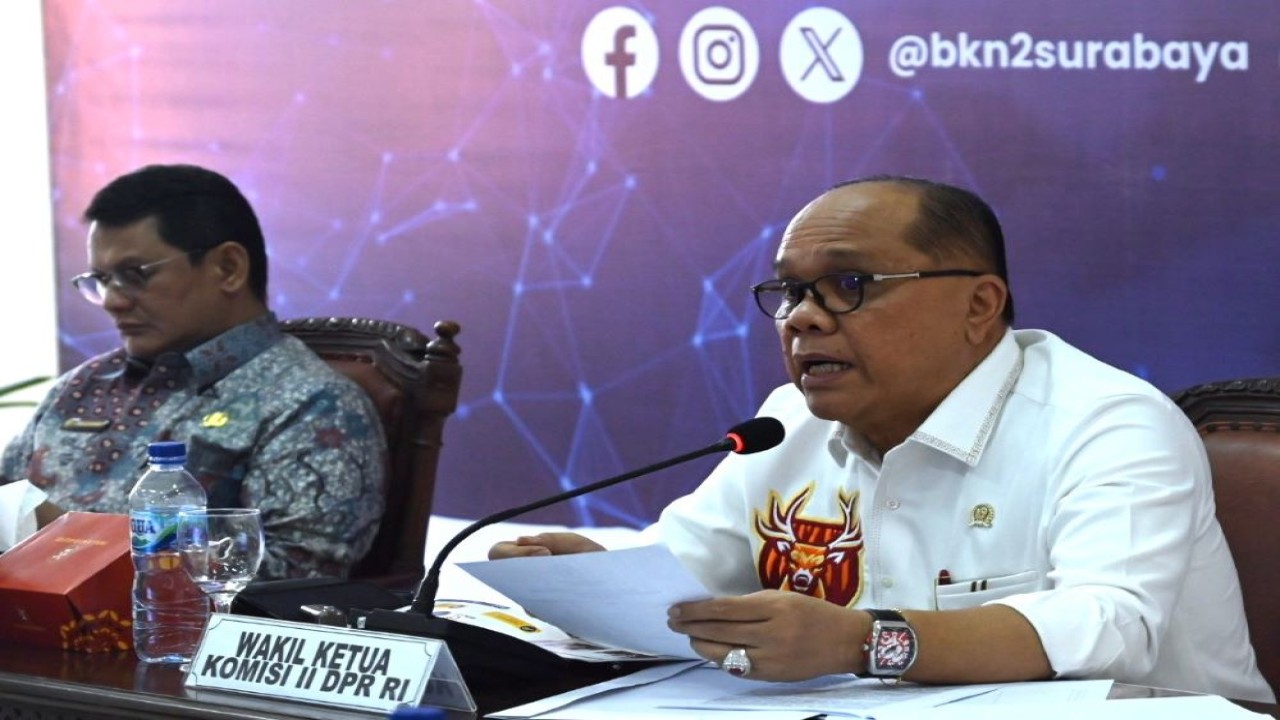 Wakil Ketua Komisi II DPR RI Junimart Girsang saat memimpin Kunjungan Kerja Spesifik Komisi II DPR RI ke Kantor Regional II BKN Surabaya dalam rangka Evaluasi Seleksi Penerimaan CASN Tahun 2023, Rabu (6/3/2024). Foto : Ubaid/Andri