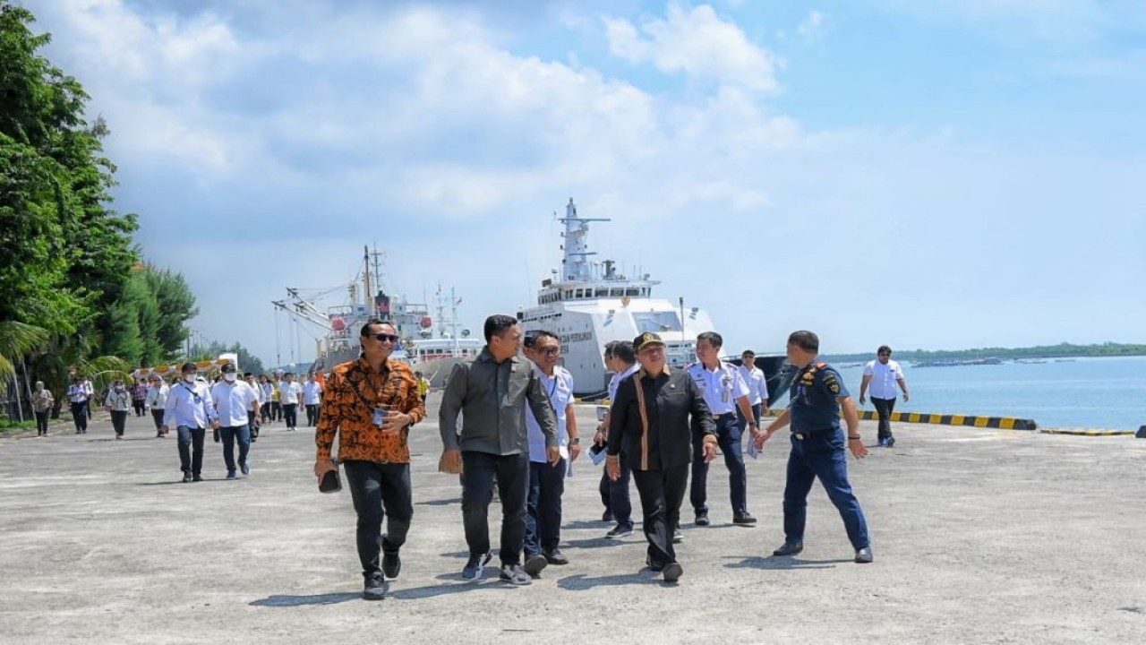 Ketua Komisi V DPR RI Lasarus saat memimpin Kunker Reses Komisi V DPR RI ke Denpasar, Bali, Senin (4/3/2024). Foto: Mentari/nr