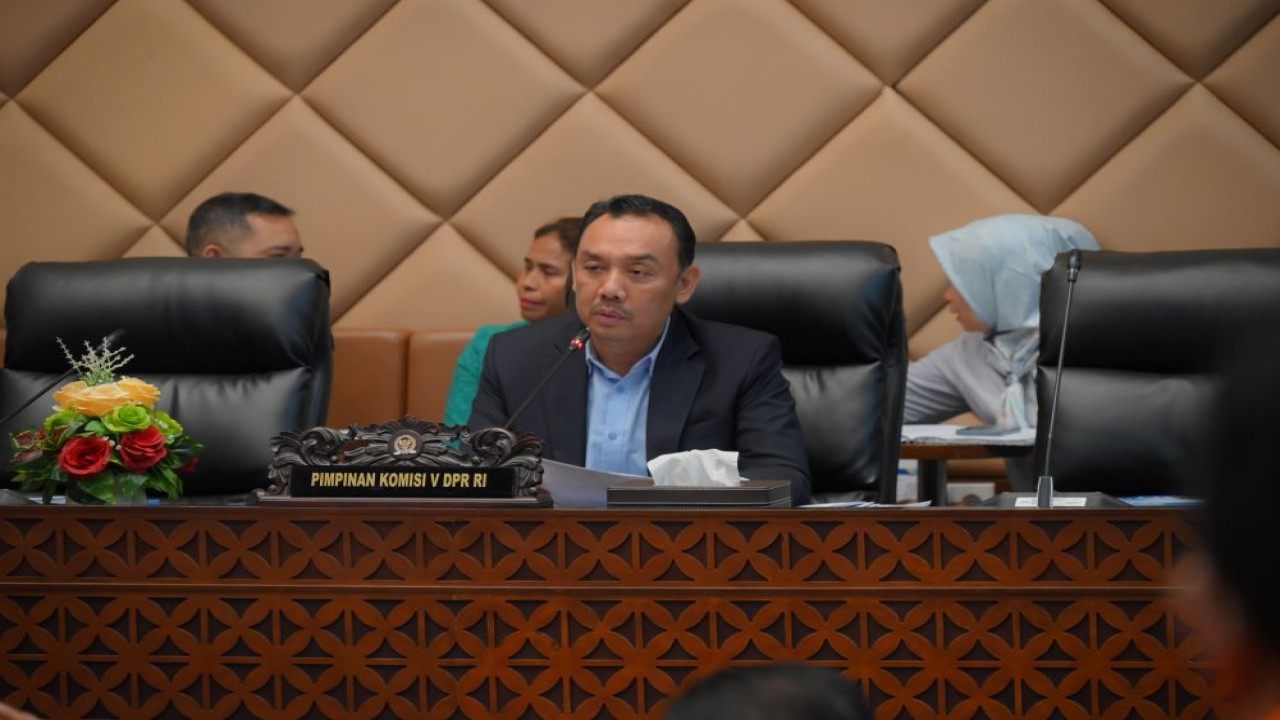 Wakil Ketua Komisi V DPR RI Muhammad Iqbal saat memimpin Rapat Dengar Pendapat Komisi V DPR dengan Kepala Basarnas Marsekal Madya TNI Kusworo di Senayan, Jakarta, Kamis (14/3/2024). Foto: Mentari/nr