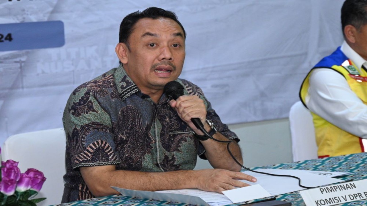 Wakil Ketua Komisi V DPR RI, Muhammad Iqbal, saat memimpin pertemuan dengan SKPD Pemprov Jawa Barat, PJ Bupati Kab Bogor, Kementerian PUPR dan para stakeholders, serta masyarakat setempat di Kecamatan Parung Panjang, Kabupaten Bogor, Jumat (15/3/2024). Foto: Farhan/nr