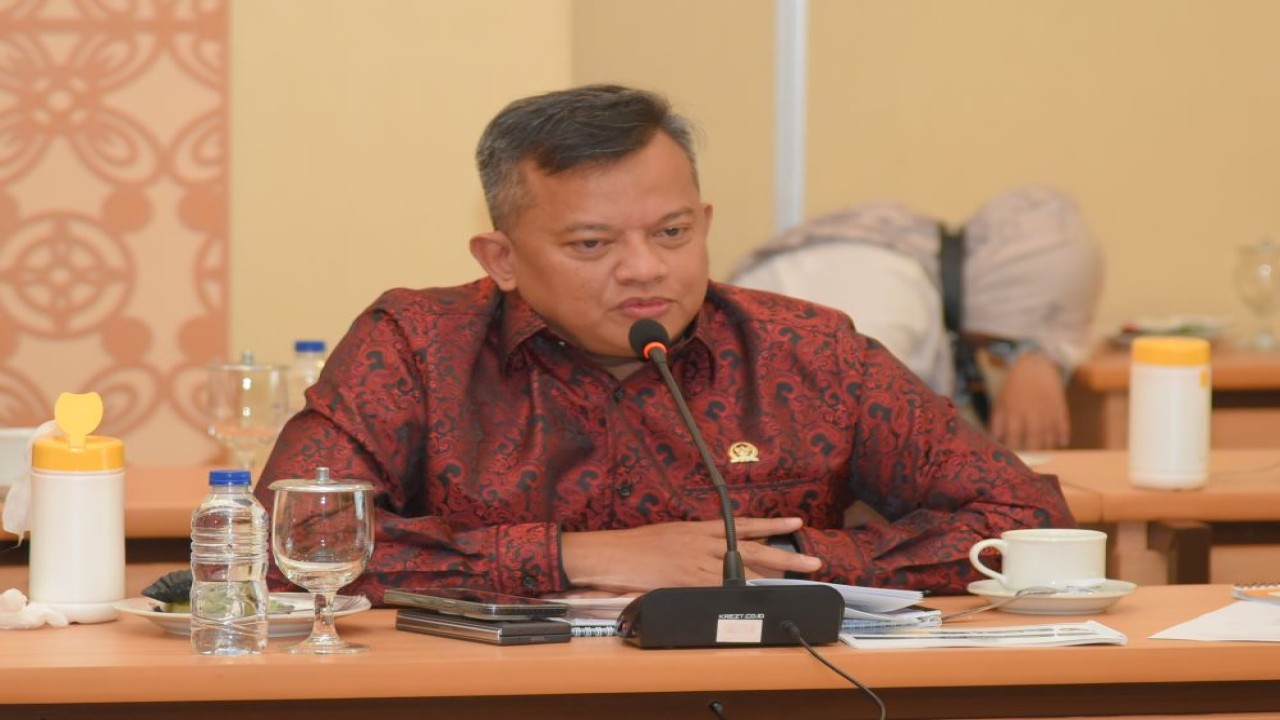 Anggota Komisi V DPR RI, Mulyadi saat mengikuti pertemuan Kunjungan Kerja Reses Komisi V DPR RI ke Provinsi D.I Yogyakarta. Foto: Nadhen/nr