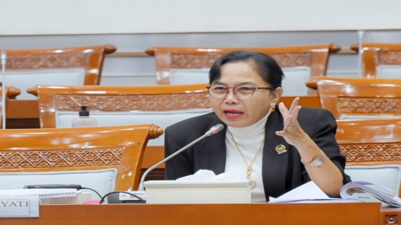 Anggota Komisi VIII DPR RI My Esti Wijayati dalam Rapat Kerja dengan Menteri Agama di Gedung DPR, Senin (18/3/2024). Foto : Tari/Andri