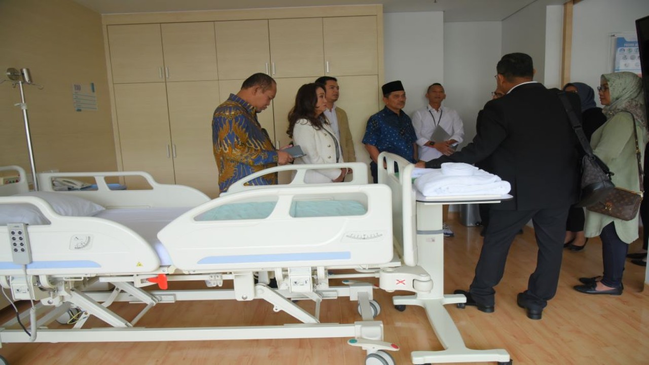 Wakil Ketua Badan Urusan Rumah Tangga (BURT) DPR RI Nasril Bahar meninjau fasilitas Rumah Sakit Columbia Asia dalam rangka kunjungan kerja BURT ke Medan. Foto: Ist/nr