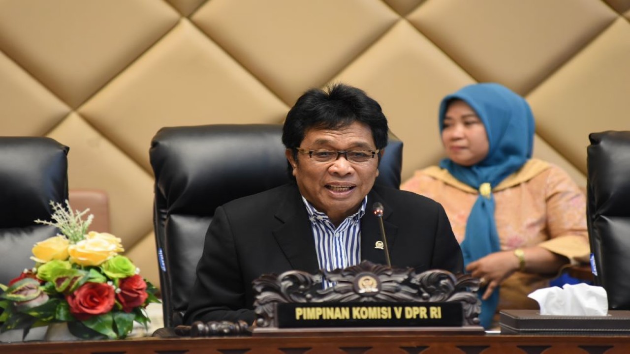 Wakil Ketua Komisi V DPR RI Ridwan Bae saat memimpin Rapat Kerja Komisi V DPR RI dengan Menteri Desa PDTT di Ruang Rapat Komisi V, Gedung Nusantara DPR RI, Senayan, Jakarta, Rabu (13/3/2024). Foto: Arief/nr