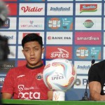 Rio Fahmi bersama pelatih Persija Thomas Doll-1711763025