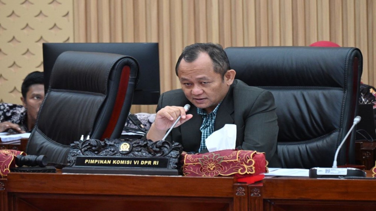 Wakil Ketua Komisi VI DPR RI Sarmuji saat menerima audiensi Serikat Pekerja PT Jakarta International Container Terminal (SP JICT) di Gedung Nusantara I, DPR RI, Senayan, Jakarta, Rabu (13/3/2024). Foto : Farhan/Andri