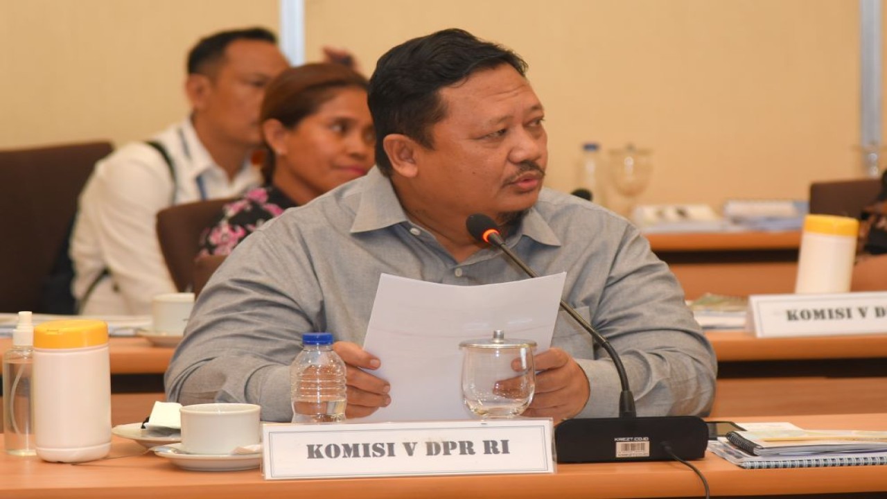 Anggota Komisi V DPR RI Sigit Sosiantomo saat mengikuti pertemuan Kunker Reses Tim Komisi V DPR RI ke Provinsi D.I Yogyakarta, Senin (04/03/2024). Foto: Nadhen/nr