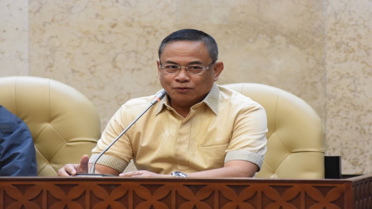 Anggota Komisi V DPR RI Sudewo saat mengikuti Rapat Kerja Komisi V DPR RI dengan Menteri Desa, Pembangunan Daerah Tertinggal, dan Transmigrasi (PDTT) Abdul Halim Iskandar di Ruang Rapat Komisi V, Gedung Nusantara DPR RI, Senayan, Jakarta, Rabu (13/3/2024). Foto: Arief/nr