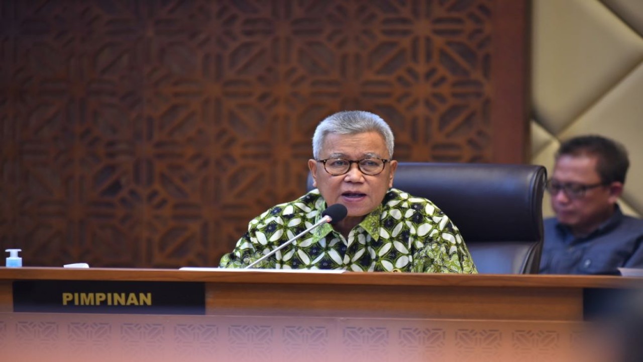 Wakil Ketua Komisi II DPR RI Syamsurizal saat memimpin rapat dengan Komisi II DPR di Kompleks Parlemen, Senayan, Jakarta, Rabu (13/3/2024). Foto: Kresno/nr