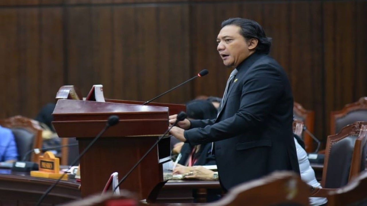 Anggota Komisi III DPR RI Taufik Basari saat memberikan keterangan di Sidang Mahkamah Konstitusi (MK) terkait dengan Sidang Pleno Lanjutan Perkara Nomor 140/PUU-XXI/2023 di Gedung MK, Jakarta, Rabu (6/3/2024). Foto : Oji/Andri