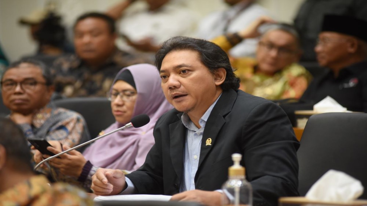 Anggota Badan Legislasi (Baleg) DPR RI Taufik Basari saat mengikuti rapat panitia kerja (Panja) RUU Daerah Khusus Jakarta (DKJ), Kamis (14/3). Foto: Dep/nr